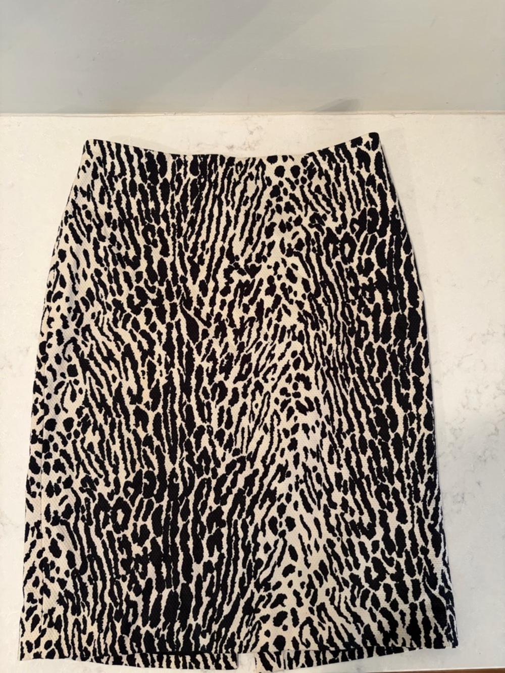Talbots Black and Cream Animal-Print Knee Length Pencil Skirt size 4
